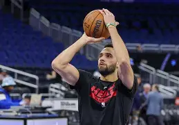 法兰克福客场逼平对手，保住中游位置的简单介绍