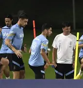 门将神勇发挥！一连串关键扑救，力保球队守住胜果！(门将多次神扑)