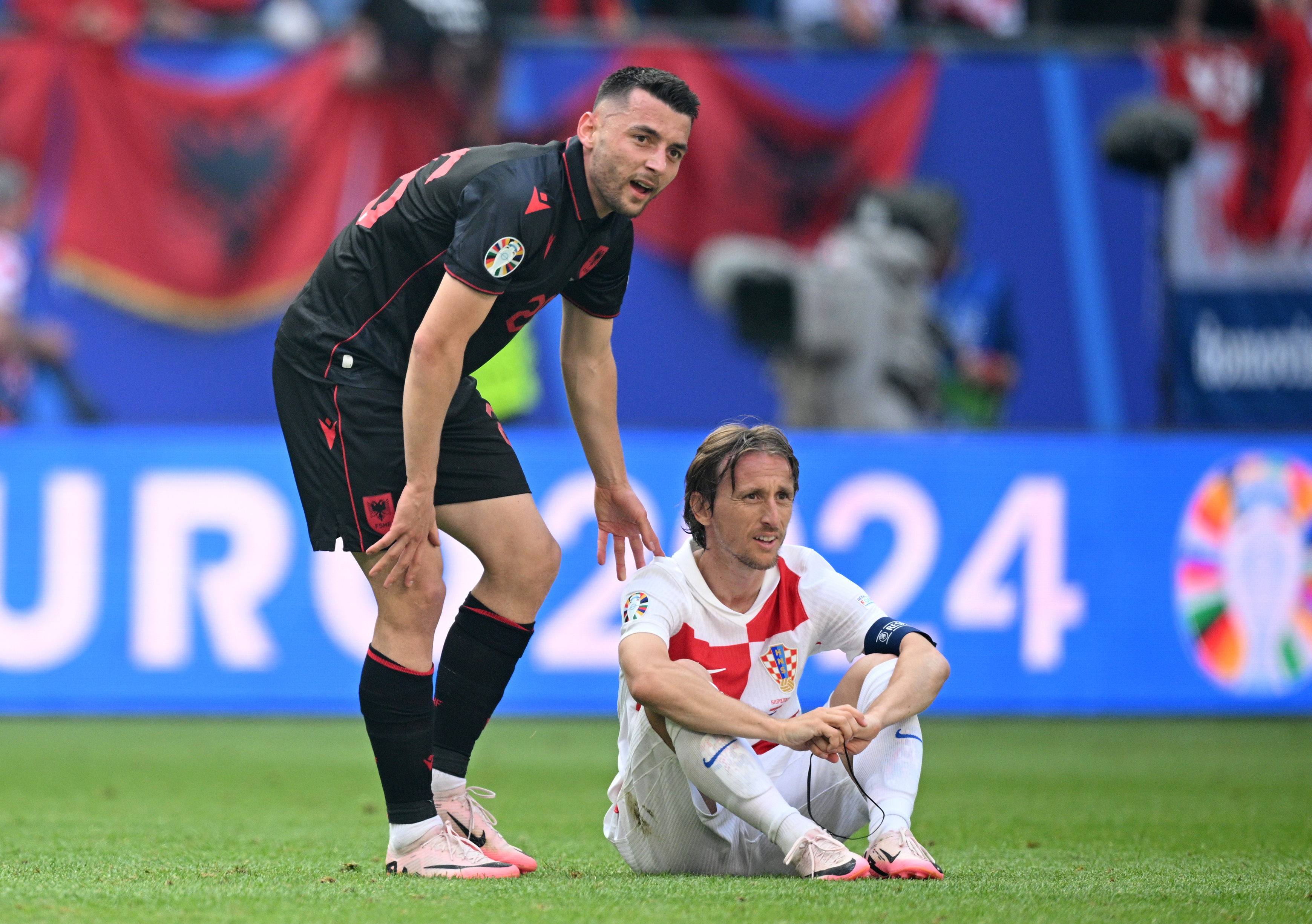 阿尔巴尼亚绝平保加利亚，荷兰队将对阵意大利欧洲预选赛的简单介绍