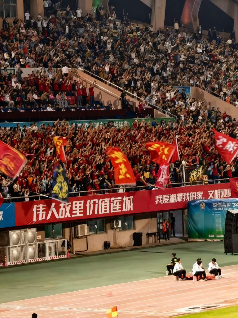 包含人气球星赛场发光,助队士气高涨的词条 包含人气球星赛场发光,助队士气高涨的词条